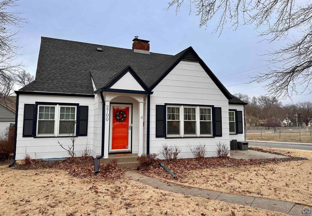 2700 SW Harland CT, Topeka, KS 66604