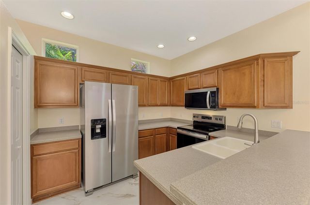7803 33RD STREET E, Sarasota, FL 34243