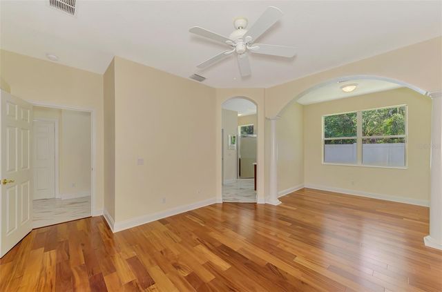 7803 33RD STREET E, Sarasota, FL 34243