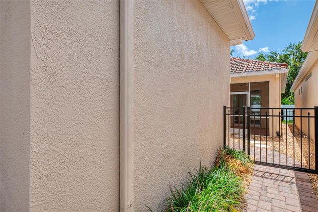 7803 33RD STREET E, Sarasota, FL 34243