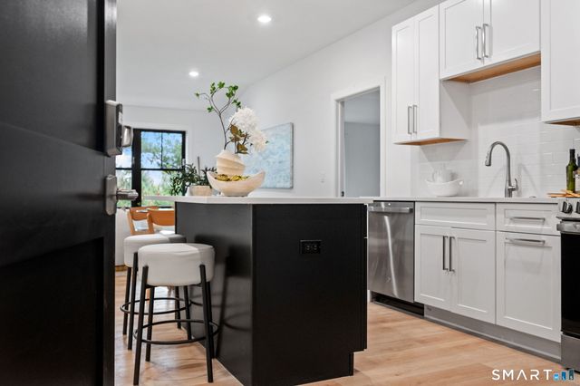 131 Beach Road 103, Fairfield, CT 06824