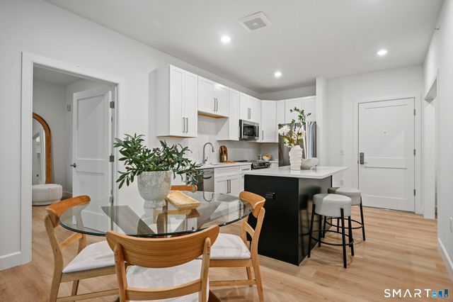 131 Beach Road 103, Fairfield, CT 06824