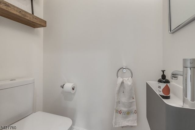 5 Ardsley Rd, Glen Ridge Boro Twp., NJ 07028