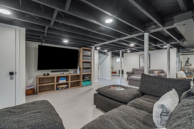 5 Ardsley Rd, Glen Ridge Boro Twp., NJ 07028