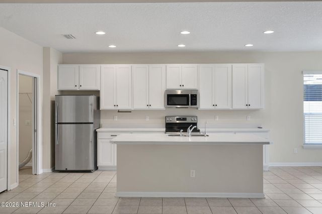 86572 LAZY LAKE Circle, Yulee, FL 32097