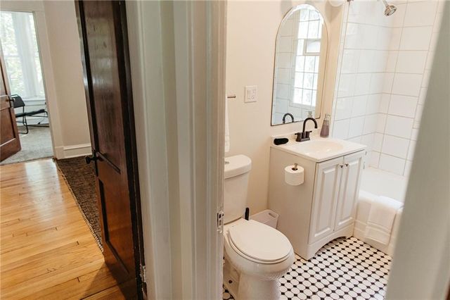 3621 CENTRAL Street, Kansas City, MO 64111