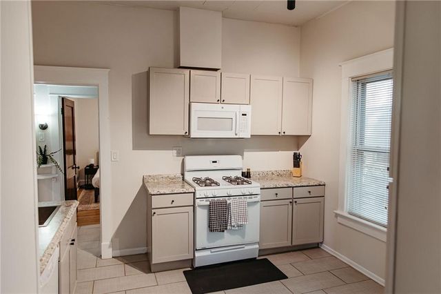 3621 CENTRAL Street, Kansas City, MO 64111