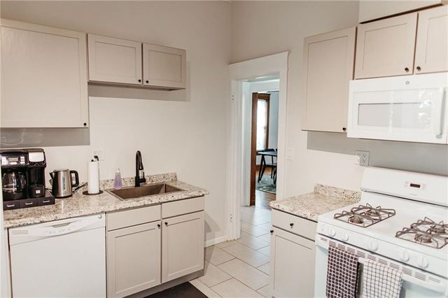 3621 CENTRAL Street, Kansas City, MO 64111