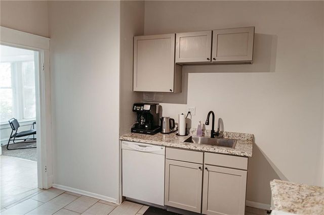 3621 CENTRAL Street, Kansas City, MO 64111