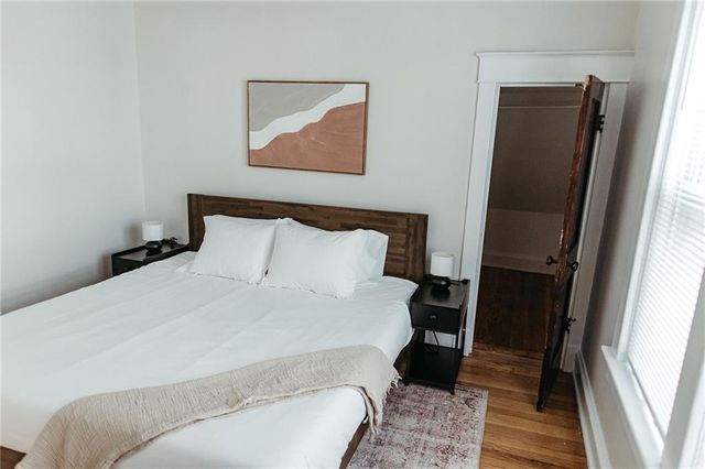 3621 CENTRAL Street, Kansas City, MO 64111