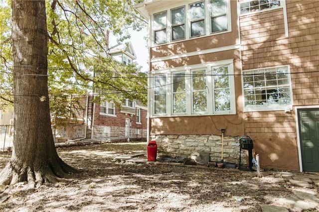 3621 CENTRAL Street, Kansas City, MO 64111