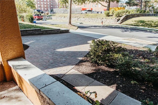 3621 CENTRAL Street, Kansas City, MO 64111