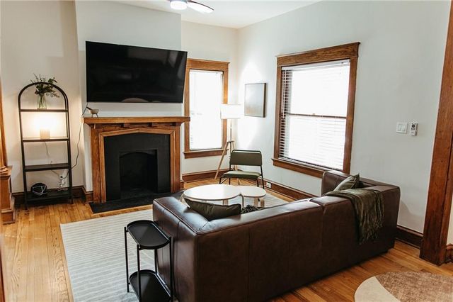 3621 CENTRAL Street, Kansas City, MO 64111