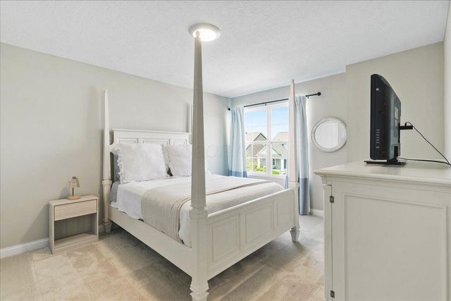 2759 W Newbern Drive W, Blacklick, OH 43004