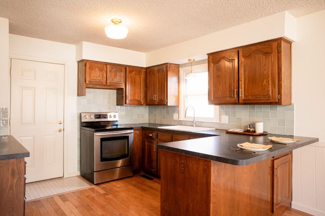 3656 S Westwood Avenue, Springfield, MO 65807