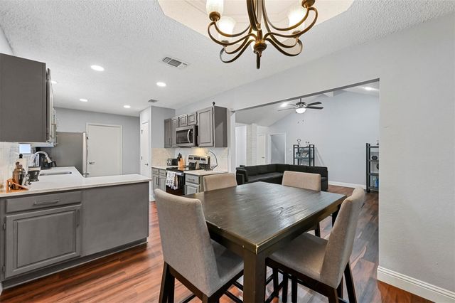 2530 Seven Hills Drive, Grand Prairie, TX 75052