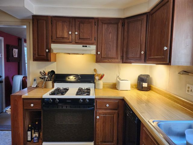 57 Oak Lane, Jamaica, VT 05343