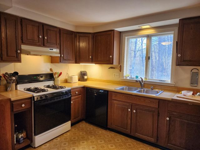 57 Oak Lane, Jamaica, VT 05343