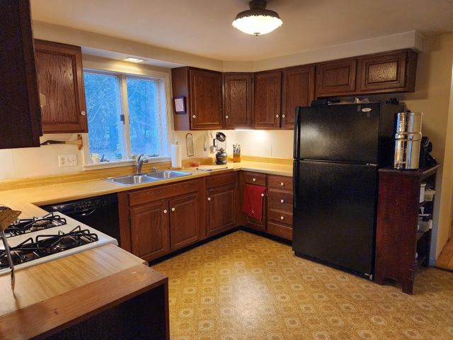 57 Oak Lane, Jamaica, VT 05343