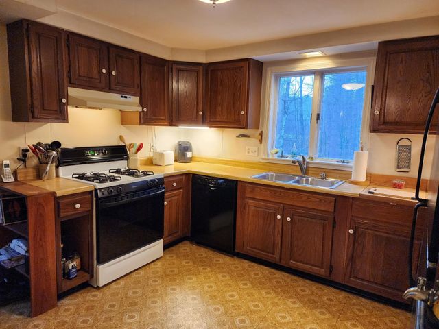 57 Oak Lane, Jamaica, VT 05343