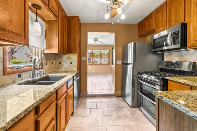 1102 LONGVIEW Loop, Council Bluffs, IA 51503