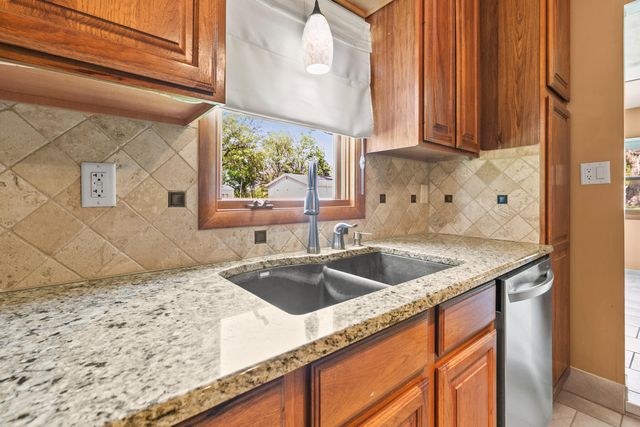 1102 LONGVIEW Loop, Council Bluffs, IA 51503
