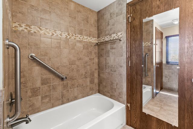 1102 LONGVIEW Loop, Council Bluffs, IA 51503