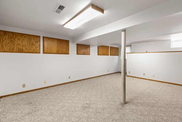 1102 LONGVIEW Loop, Council Bluffs, IA 51503