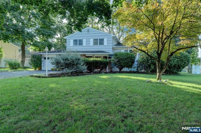 15 Jocelyn Place, Pequannock Township, NJ 07444