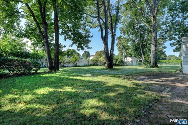 15 Jocelyn Place, Pequannock Township, NJ 07444