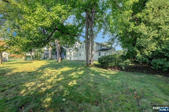 15 Jocelyn Place, Pequannock Township, NJ 07444