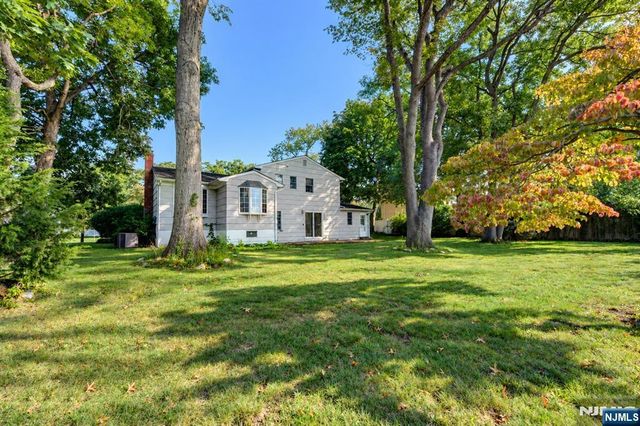 15 Jocelyn Place, Pequannock Township, NJ 07444