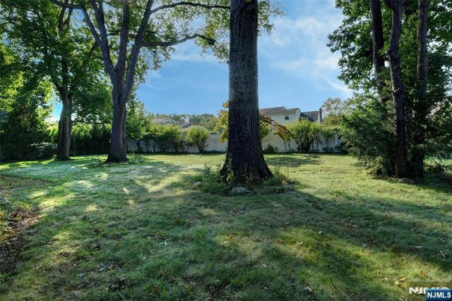 15 Jocelyn Place, Pequannock Township, NJ 07444