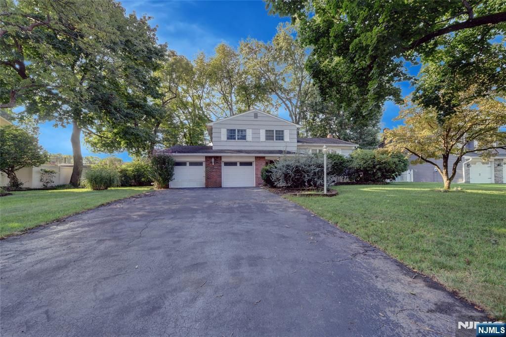 15 Jocelyn Place, Pequannock Township, NJ 07444