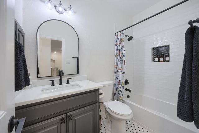 1200 Grant Avenue, Lantana, TX 76226