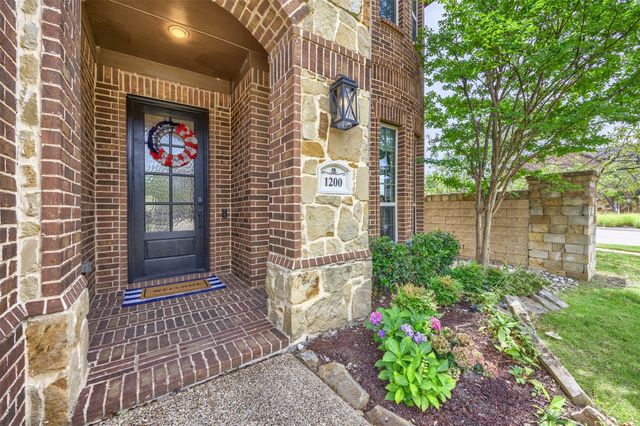 1200 Grant Avenue, Lantana, TX 76226