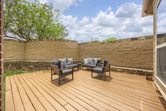 1200 Grant Avenue, Lantana, TX 76226