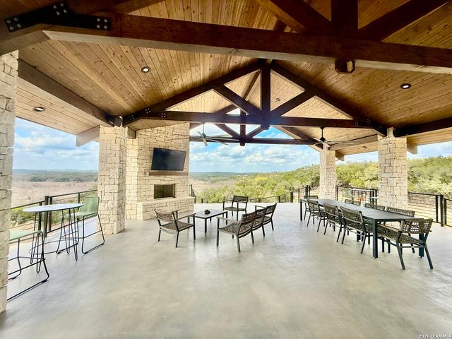 1712 DEMI JOHN BEND RD, Canyon Lake, TX 78133