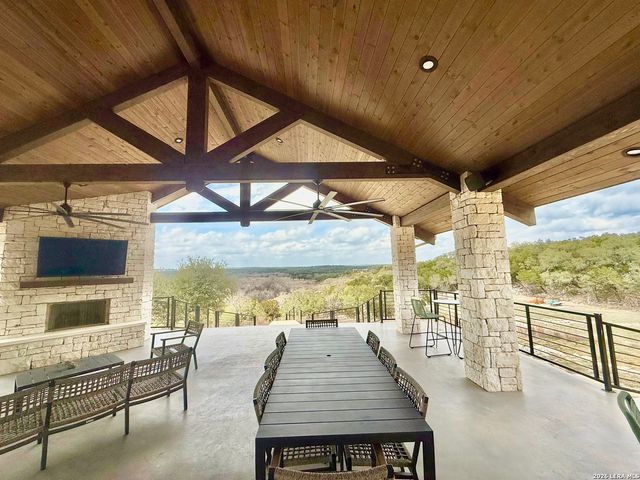 1712 DEMI JOHN BEND RD, Canyon Lake, TX 78133