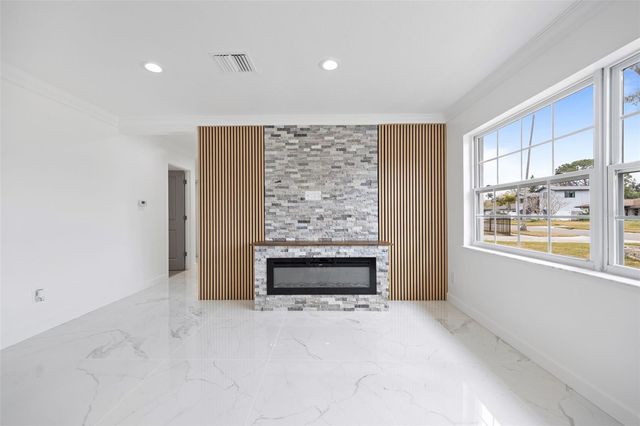 1817 OREGON AVENUE NE, St Petersburg, FL 33703