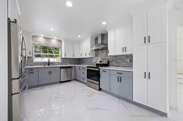 1817 OREGON AVENUE NE, St Petersburg, FL 33703