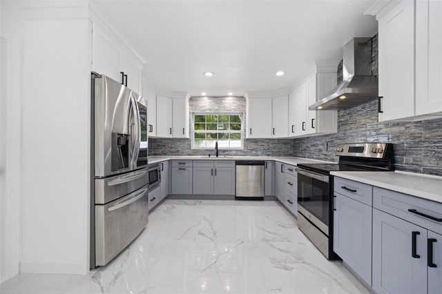 1817 OREGON AVENUE NE, St Petersburg, FL 33703