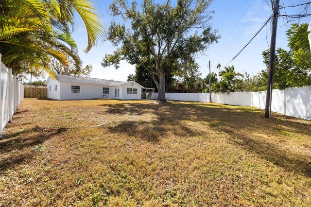 1817 OREGON AVENUE NE, St Petersburg, FL 33703