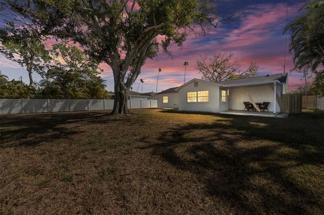 1817 OREGON AVENUE NE, St Petersburg, FL 33703