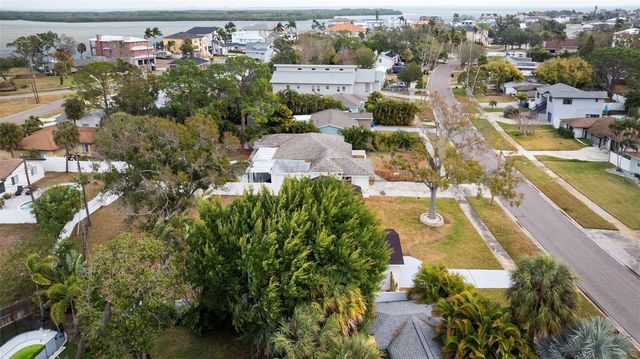 1817 OREGON AVENUE NE, St Petersburg, FL 33703