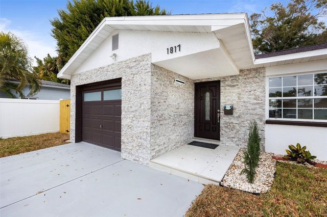 1817 OREGON AVENUE NE, St Petersburg, FL 33703