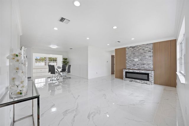 1817 OREGON AVENUE NE, St Petersburg, FL 33703