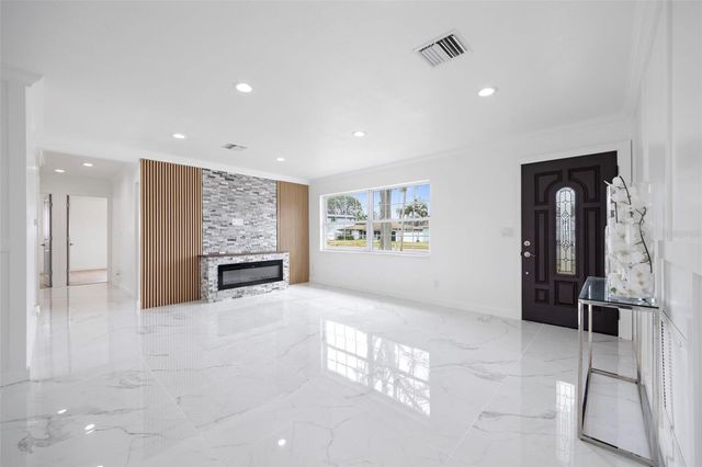 1817 OREGON AVENUE NE, St Petersburg, FL 33703