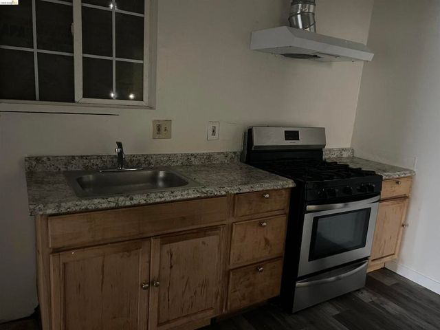 1217 1217 82Nd Ave, Oakland, CA 94621