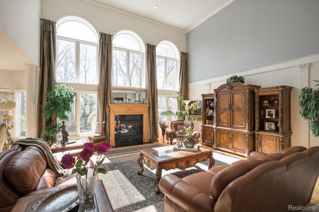 13056 Blue Lakes Circle, Shelby Charter Township, MI 48315